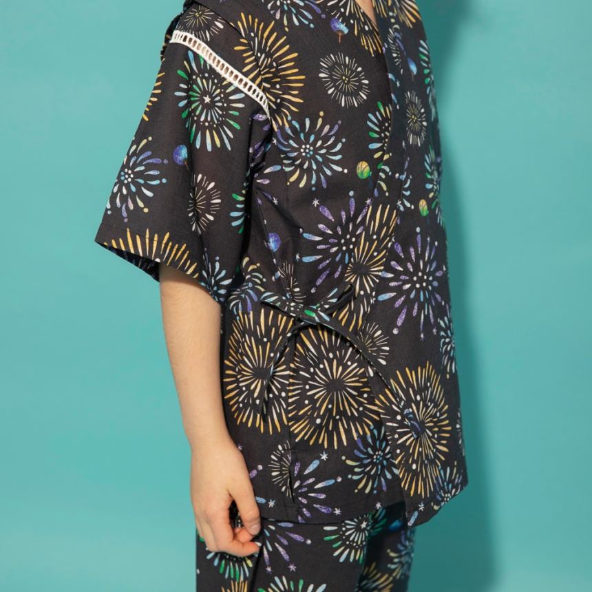 チャコールグレー