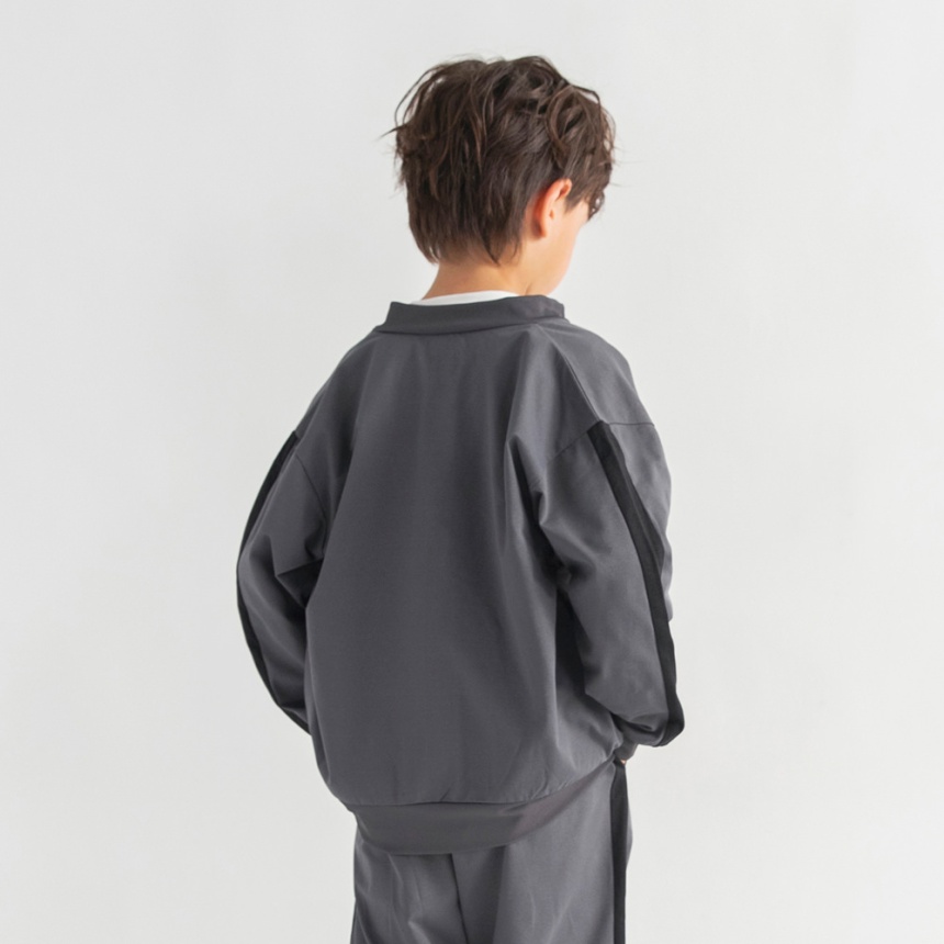 チャコールグレー