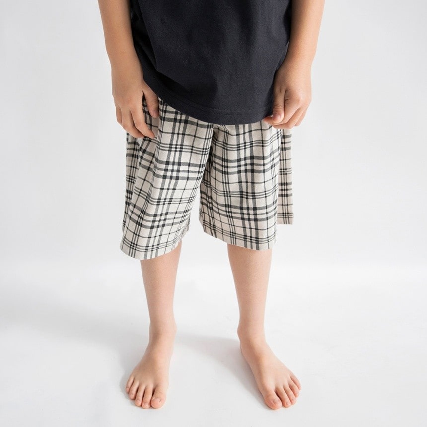 チャコールグレー