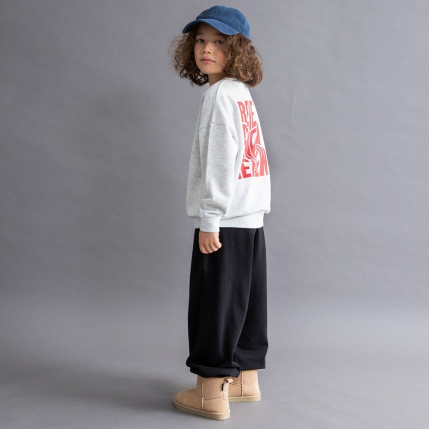 ブラック