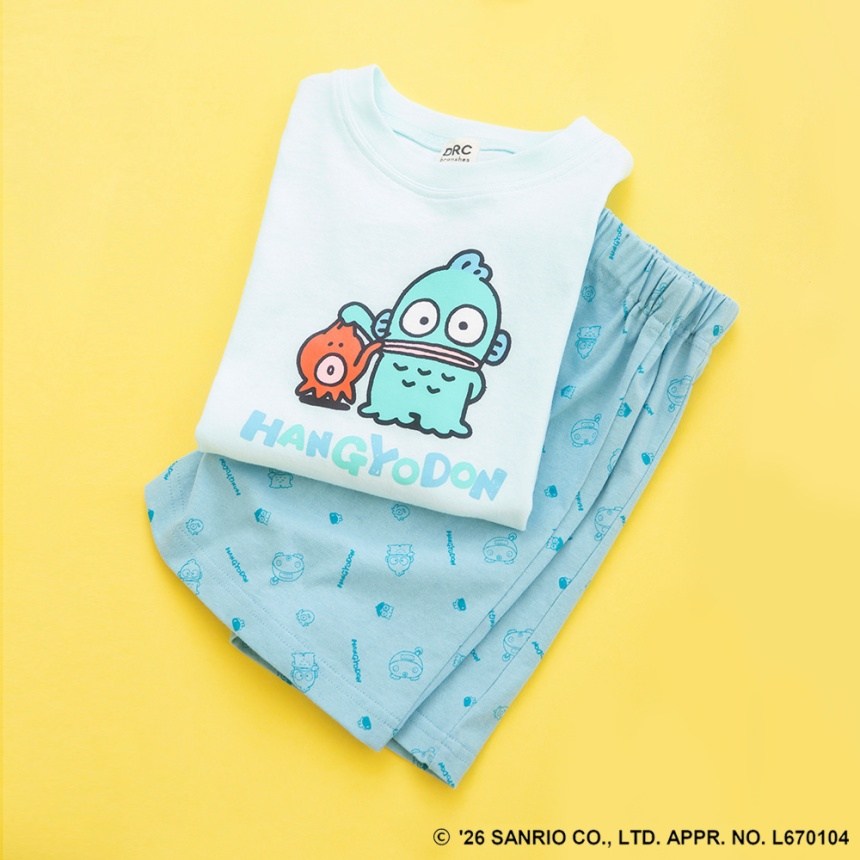 エメラルドグリーン