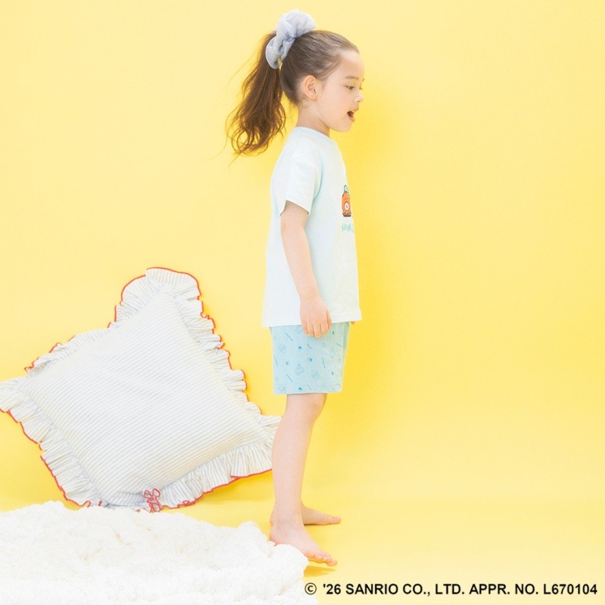 エメラルドグリーン