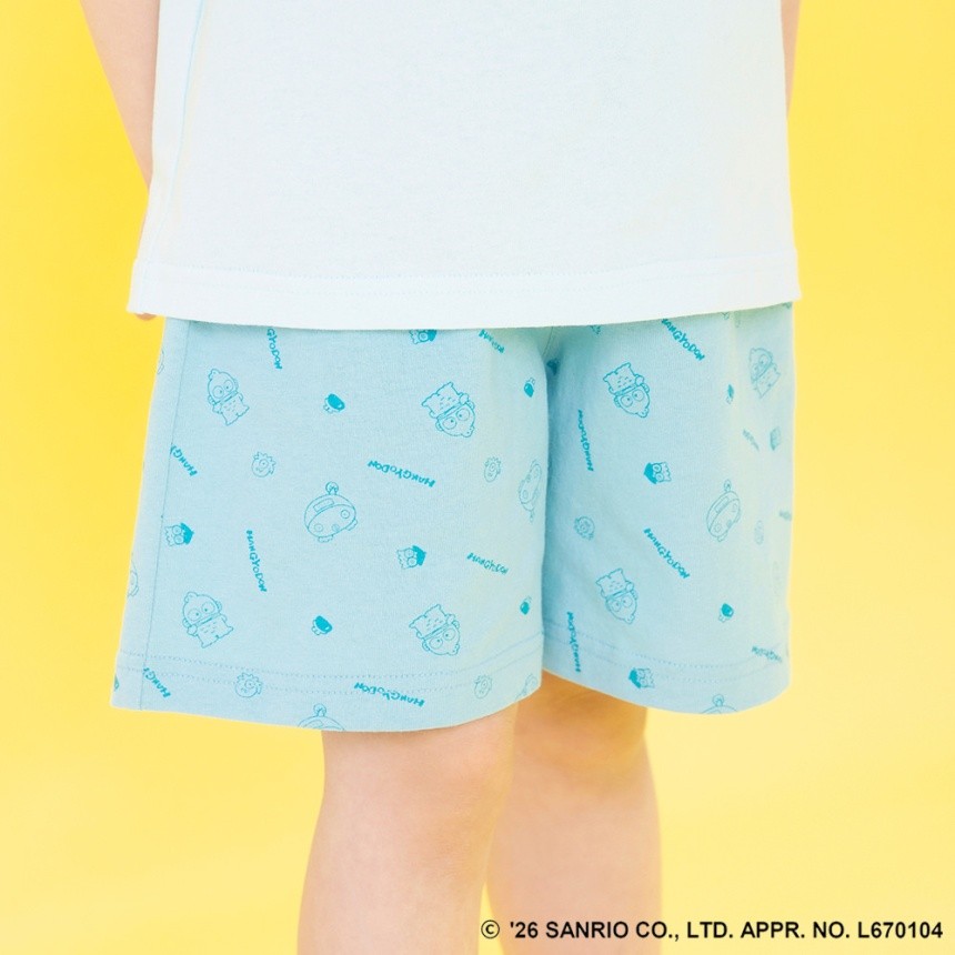 エメラルドグリーン