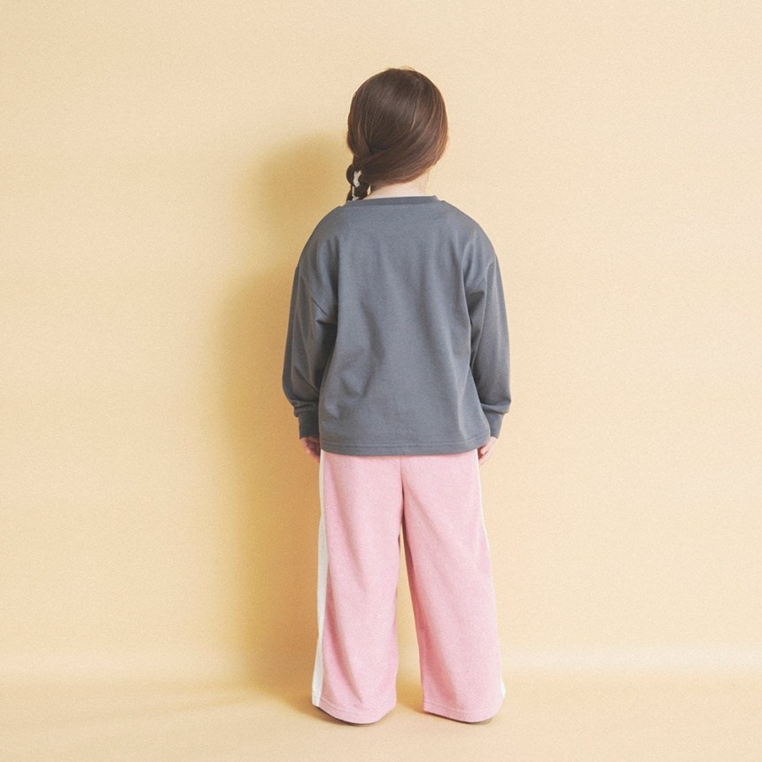 チャコールグレー