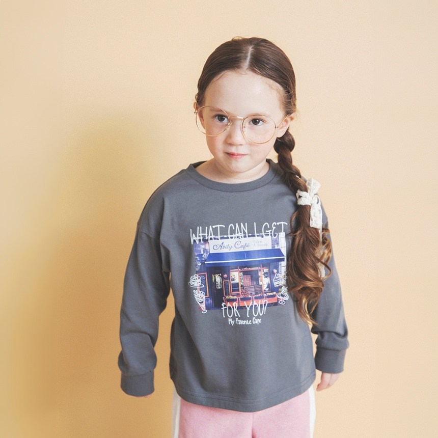 チャコールグレー