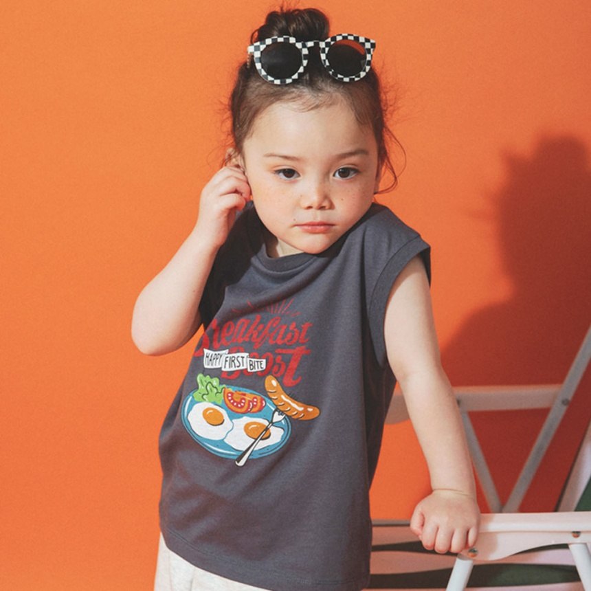 チャコールグレー