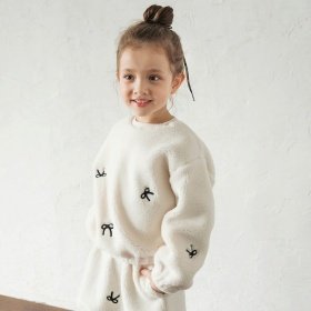 リボン総柄刺しゅうボアトレーナー