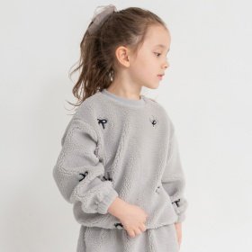 リボン総柄刺しゅうボアトレーナー