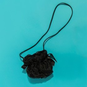 ブラック