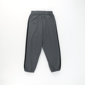 チャコールグレー