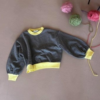 バイカラーバックネームつき 薄手モックネックトレーナー