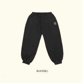 ブラック