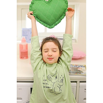 【ピーチーズ】くまプリント 裾パイピング パステル長袖Tシャツ