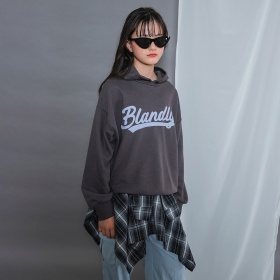 【予約商品】【MELLOW-LY】アソートロゴ裏毛プルパーカー