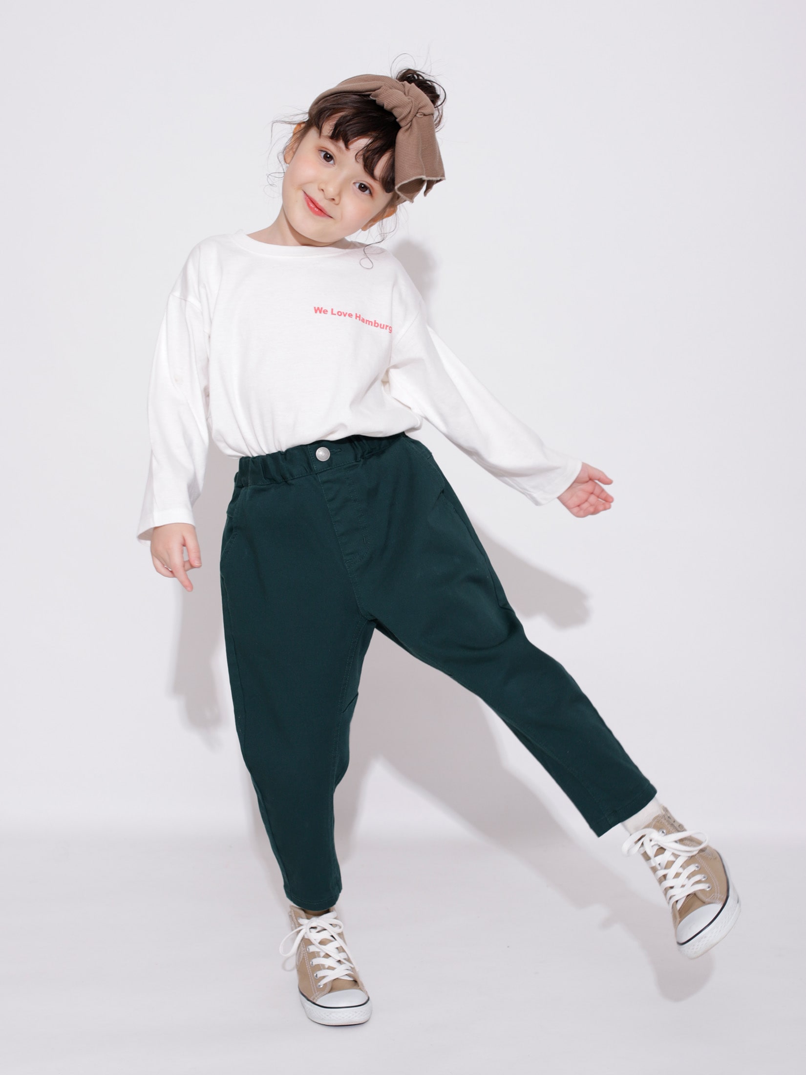 ガーデナーテーパードパンツ女の子コーデ画像1