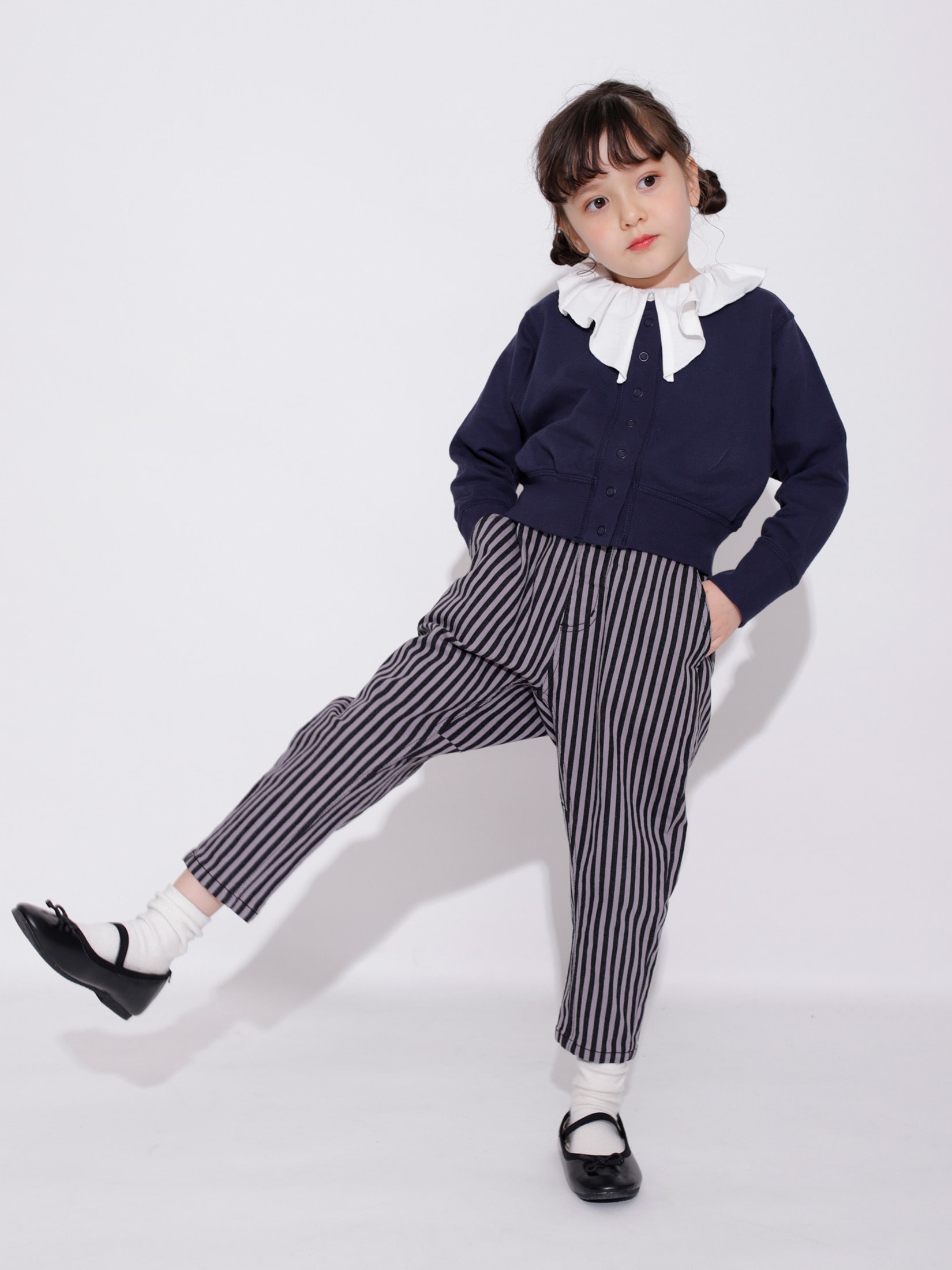 ガーデナーテーパードパンツ女の子コーデ画像4