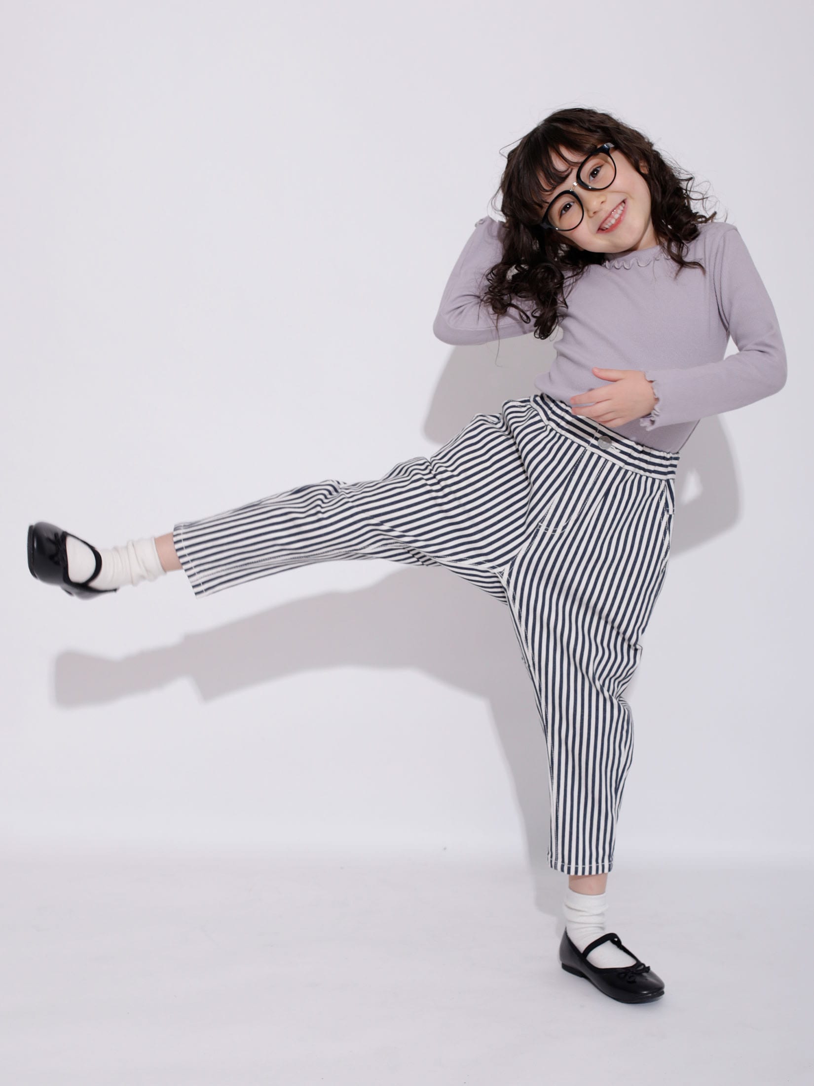 ガーデナーテーパードパンツ女の子コーデ画像5