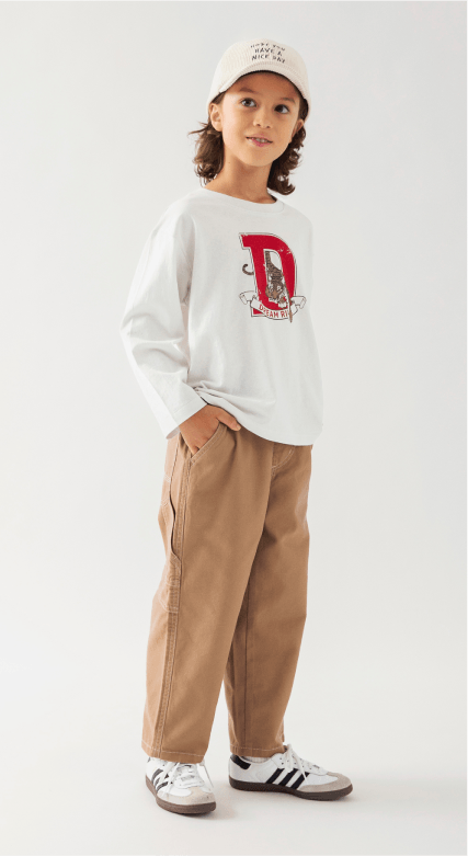 通学スタイルのペインターパンツコーディネート