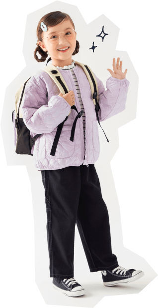 ペインターパンツを着用した子ども